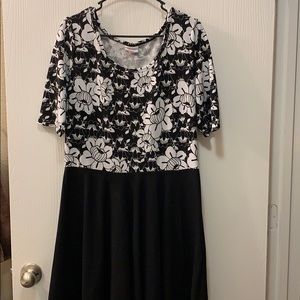 LuLaRoe Amalie blank and white floral size 3XL